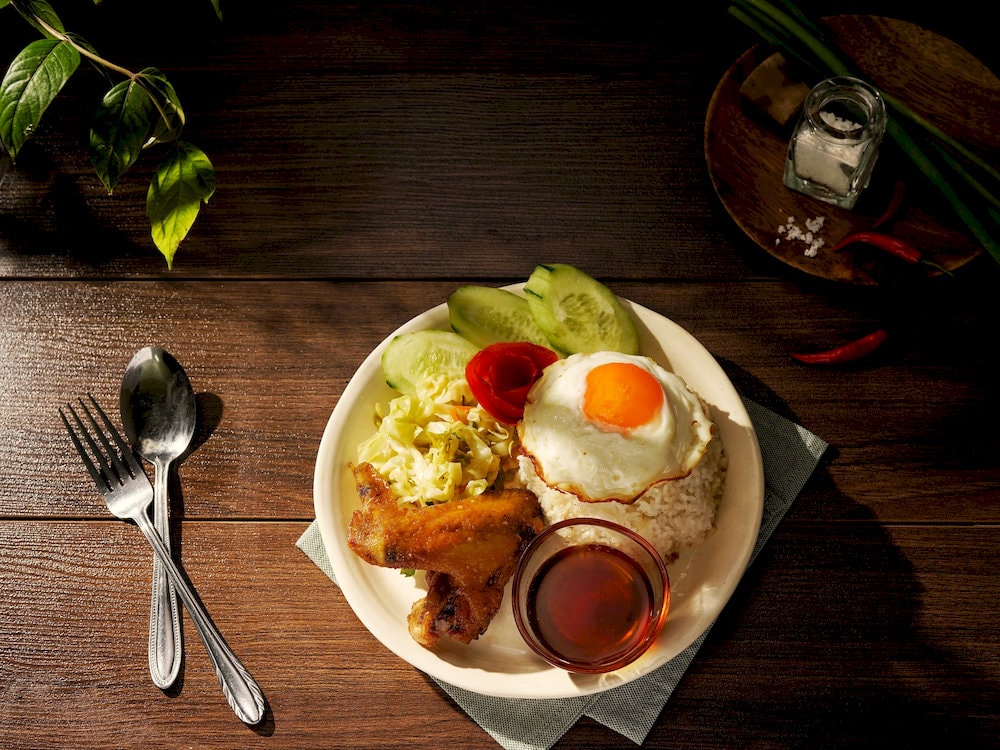 A quiet corner eatery offering balanced broken rice meals with fish sauce and traditional sides
